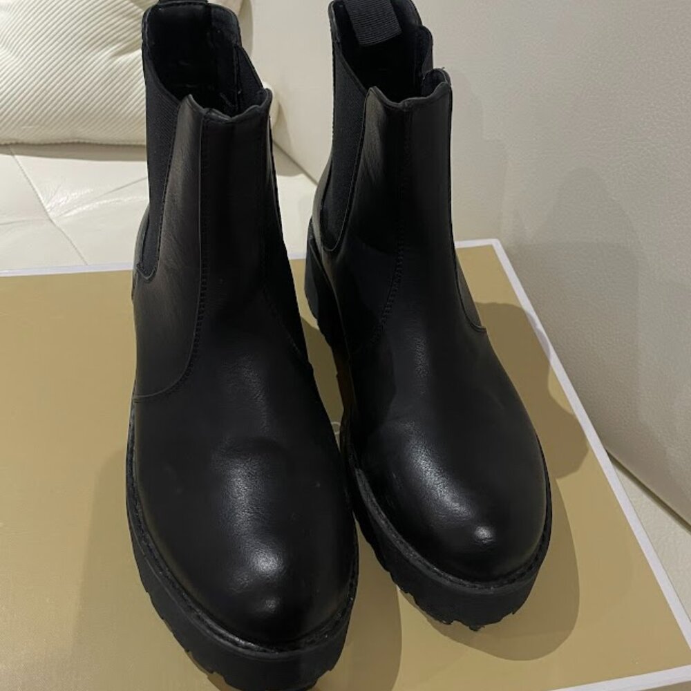 Dirty Laundry Black Chelsea Boots - womens size 6